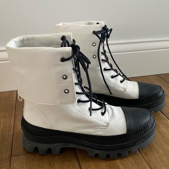 New Free People Goldie Lug Sole Lace Up Leather Boots Black White Size 8.5